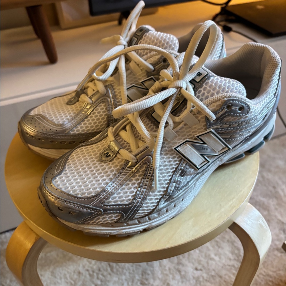 New Balance Men’s White & Silver 1906R Sneakers - Picture 4 of 6